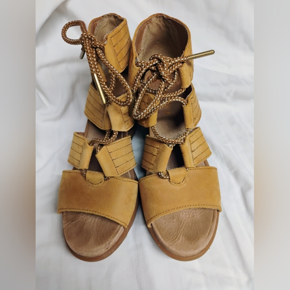 Women's Sorel Joanie II Tan Suede Lace Up Wedge Sandals Size 9 / 40 - Picture 2 of 7
